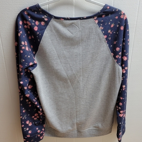 Womens volcom sweatshirt with floral sleeves - Picture 2 of 5